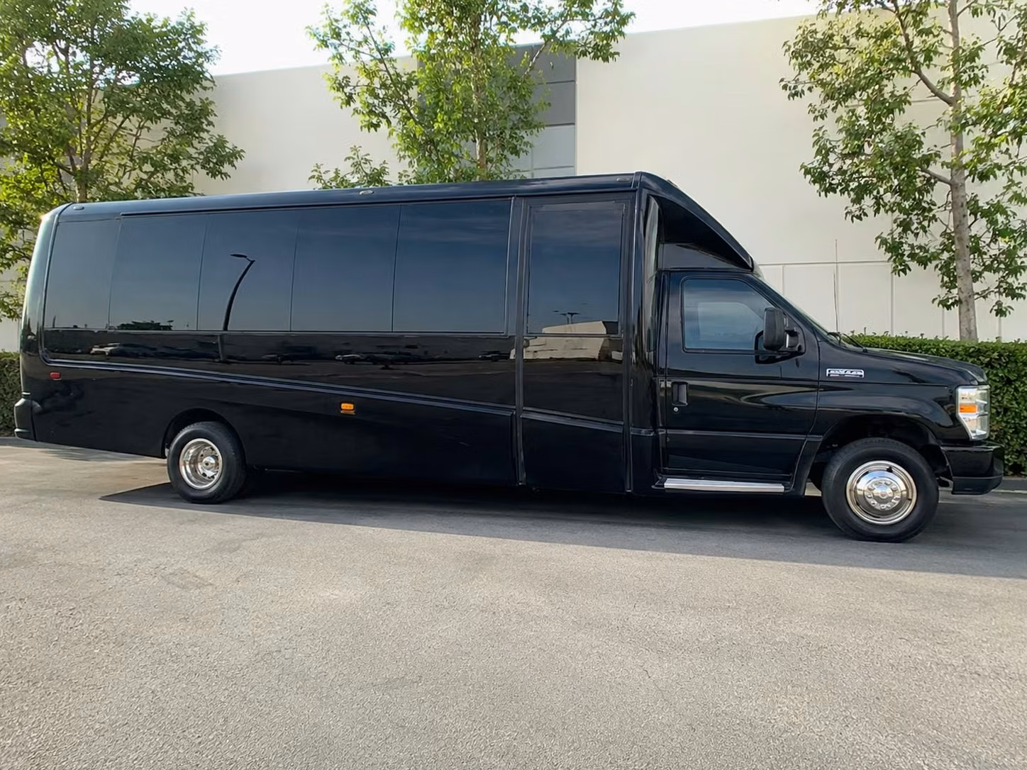 minibus rentals for smyrna prom groups who want comfort without the crowd